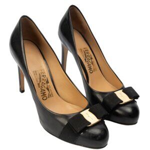 Salvatore Ferragamo Size 8.5 Vara Bow Patent Leather Black Pump Heels 4” Dainty